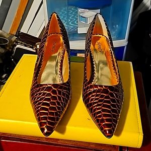 New Spicy Designer Shoes, Sz. 8.5, Glossy Brown Crocodile Look, Low Heel 1.5"